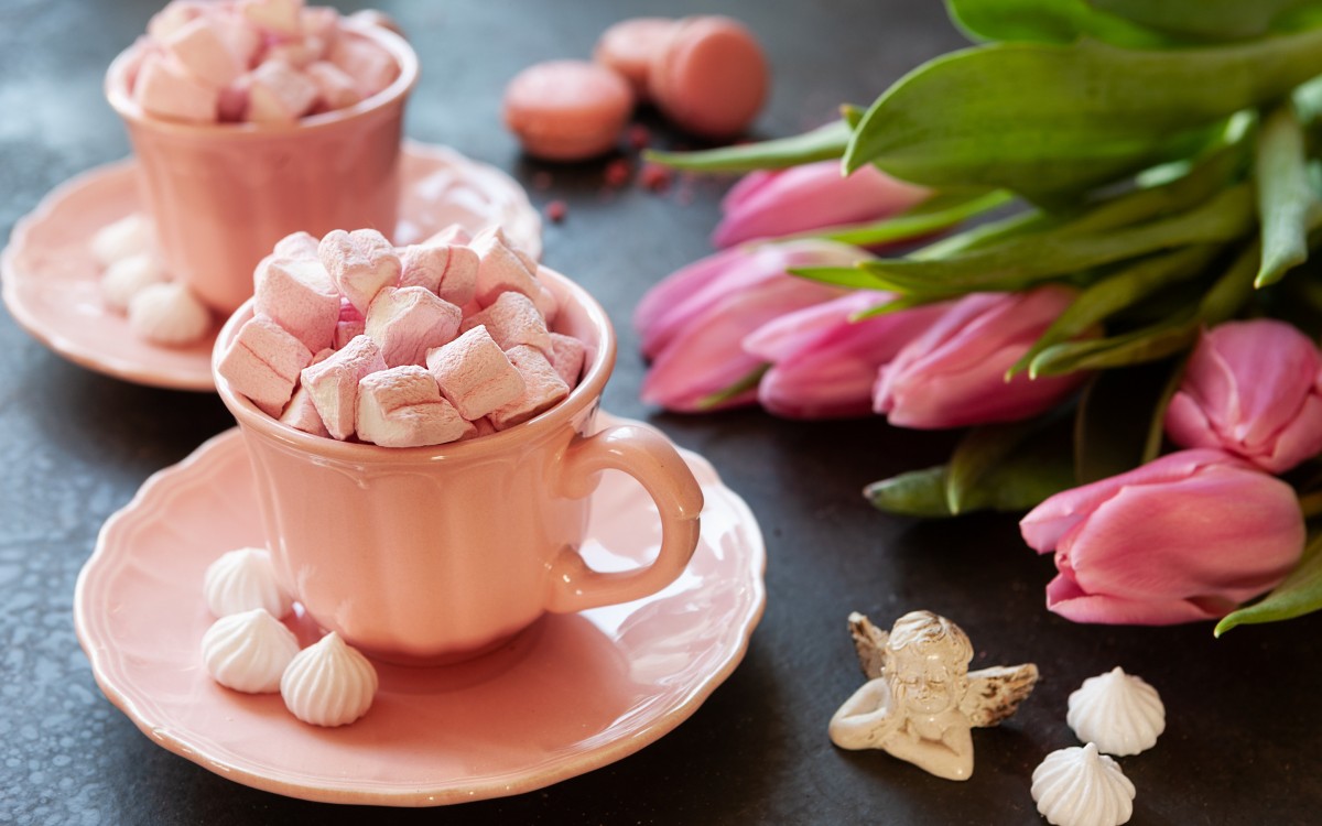 Не рекомендуется запивать сладости водой.