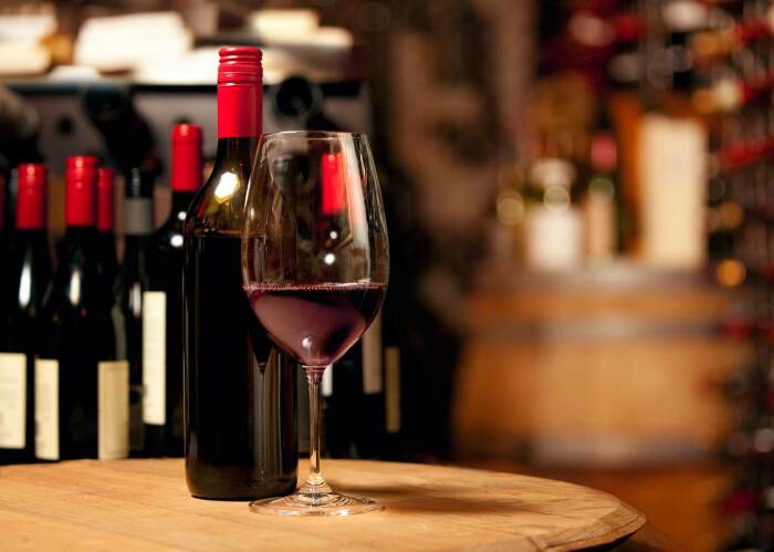 Вино с нотками еживики сто процентов придётся по вкусу Скорпиону. \ Фото: assets-global.website-files.com.