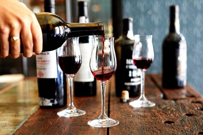 Вино с нотками специй, фруктов и ванили - то, что порадует Стрельцов. \ Фото: google.com.