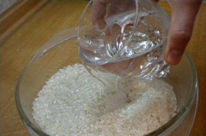 Количество воды зависит от сорта риса.