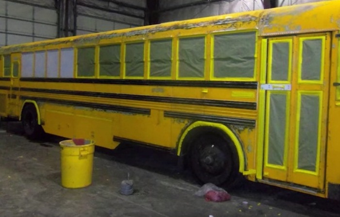 Семья вынуждены была переехать в школьный автобус из обычной квартиры.
