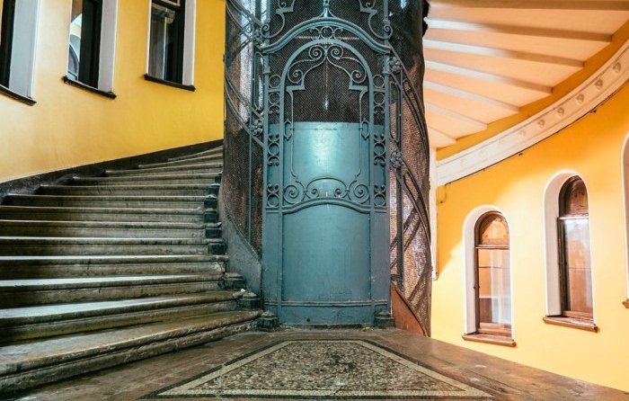 Старинные лифты Санкт-Петербурга.