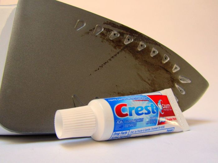 Отчистить утюг – легко. /Фото: cdn.instructables.com