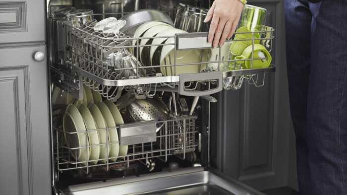 Не вся посуда подходит для мытья в посудомоечной машине. /Фото: gannett-cdn.com
