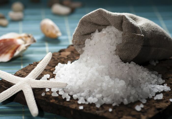 Соль, несомненно, важный продукт для организма. /Фото: i.pinimg.com