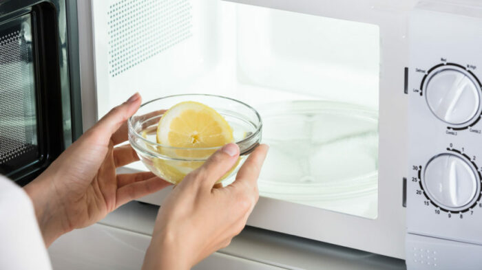 Приятный лимонный аромат — несомненное преимущество уборки. /Фото: paradiseapplianceservice.com
