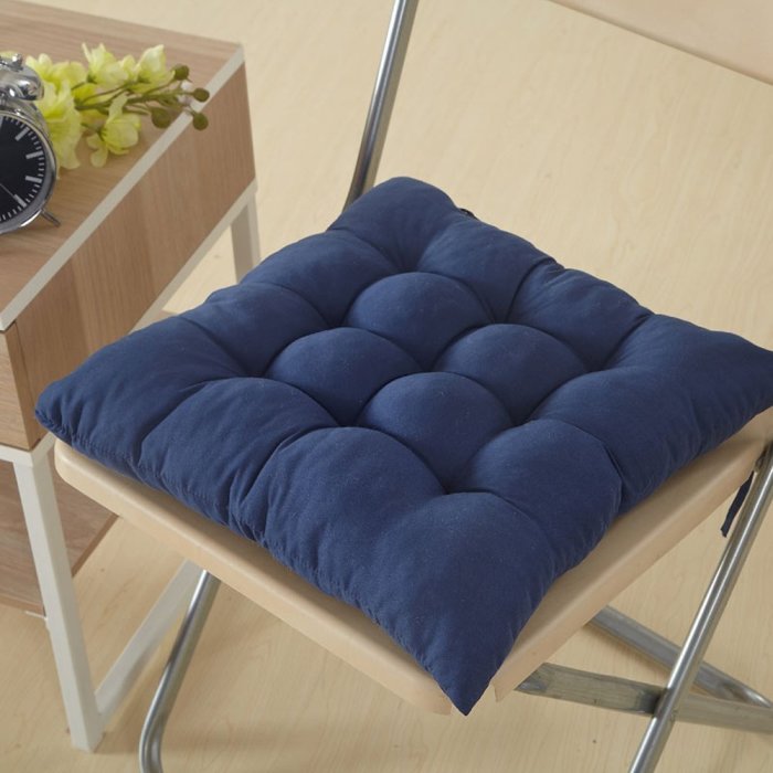 С подушкой любой стул станет более уютным и удобным. /Фото: images-na.ssl-images-amazon.com