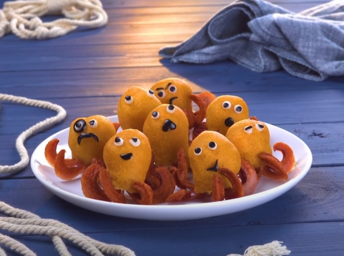 Забавные «осьминожки» из сосисок внесут нотку юмора в праздничное веселье. /Фото: youtube.com/watch?v=rEdMZj2WFJc