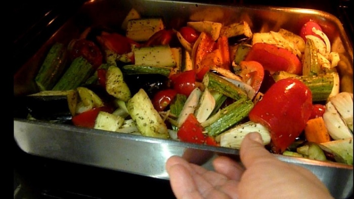 Разным овощам требуется свое количество масла для приготовления. /Фото: retete-usoare.info