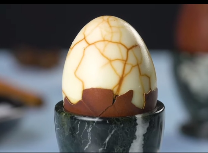 Мраморное яйцо имеет необычный вид и интересный и вкус. 