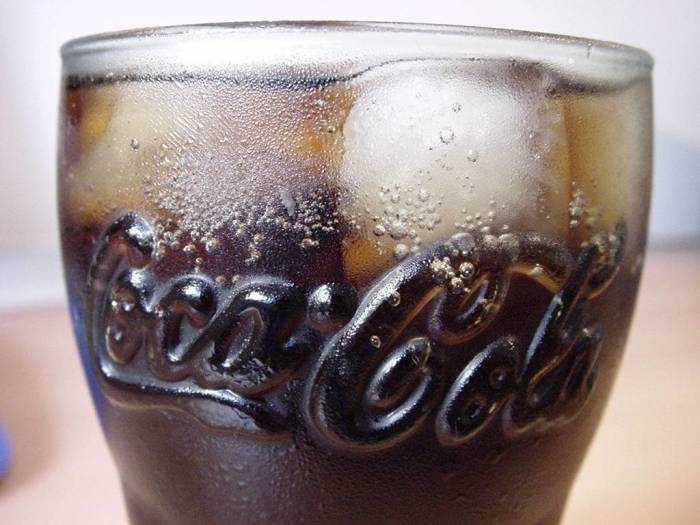 Диетическая Coca-Cola — чемпион по «борьбе» со сперматозоидами. /Фото: cdn.capitalradio.es