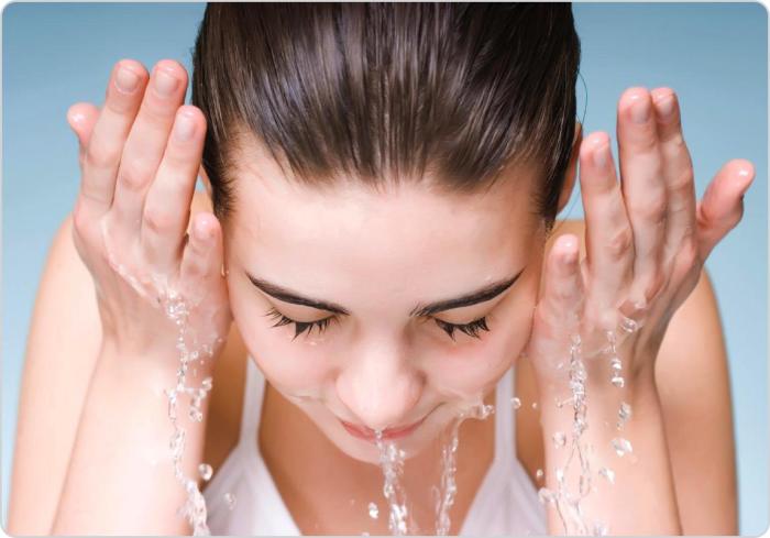 Горячая вода часто становится причиной сухости кожи. /Фото: stephensonpersonalcare.com