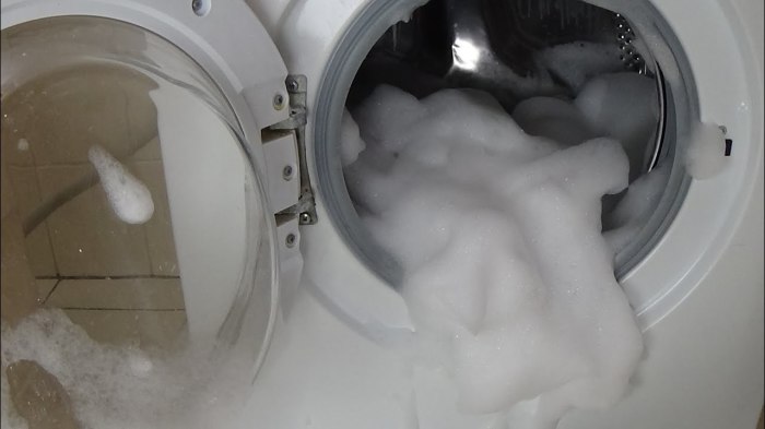 Использование мыла может испортить стиральную машинку. /Фото: i.ytimg.com