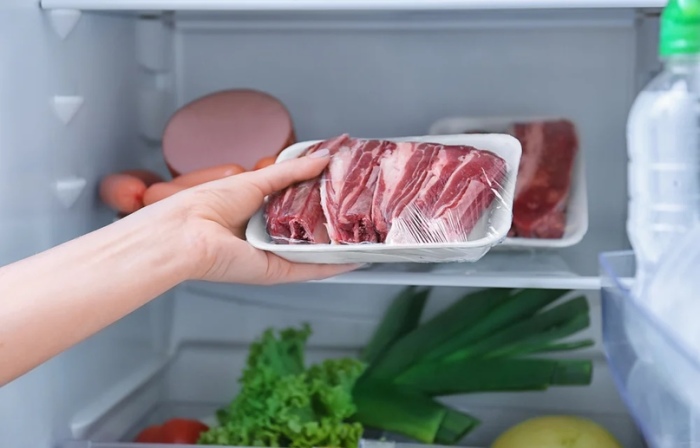 Несколько простых манипуляций, и мясо в холодильнике можно будет хранить дольше. /Фото: pp.userapi.com