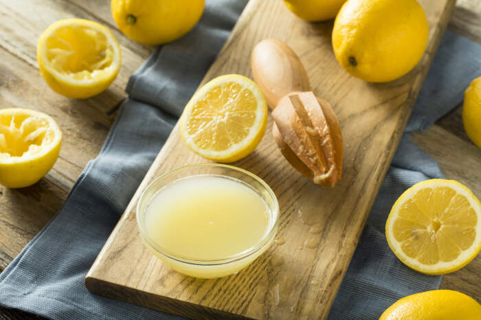 Лимонная цедра или сок станут полезным дополнением для выпечки. /Фото: reneeballard.com