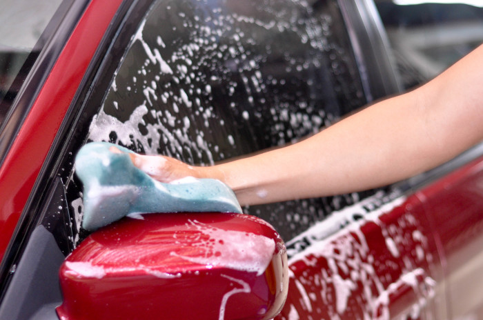 Из носка получится хорошая тряпка для мытья машины. /Фото: alfa-servis.com