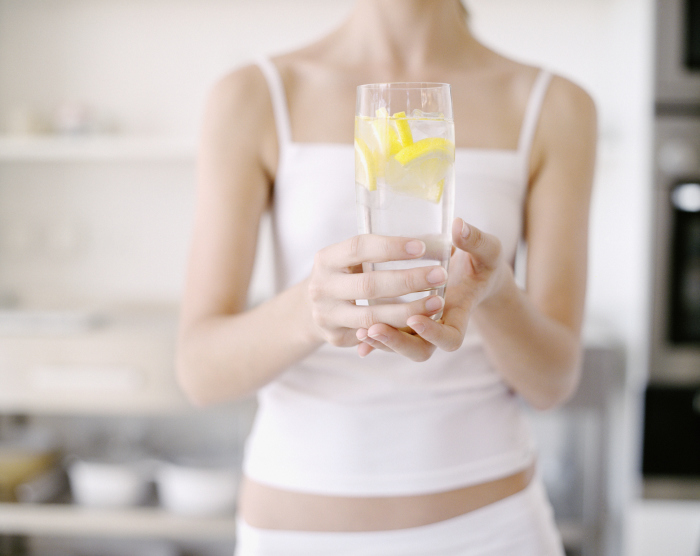 Лимонный детокс — отличное средство для оздоровления и омоложения организма. /Фото: elle.ua