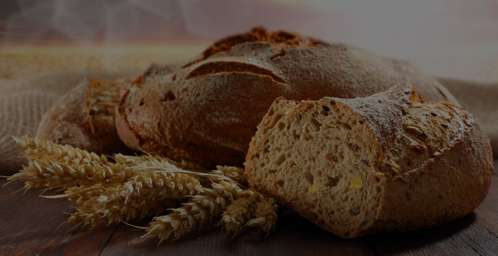 Черствый хлеб годится не только для панировочных сухарей и сухариков в виде закуски. /Фото: mamo4ki.su
