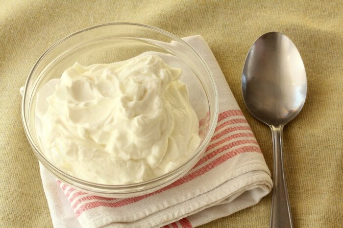 Греческий йогурт более полезен, чем обычный. /Фото: i.sozcu.com.tr