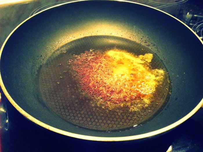 Обжаривать специи на сковороде — значит обеспечивать им более насыщенный вкус. /Фото: 1.bp.blogspot.com