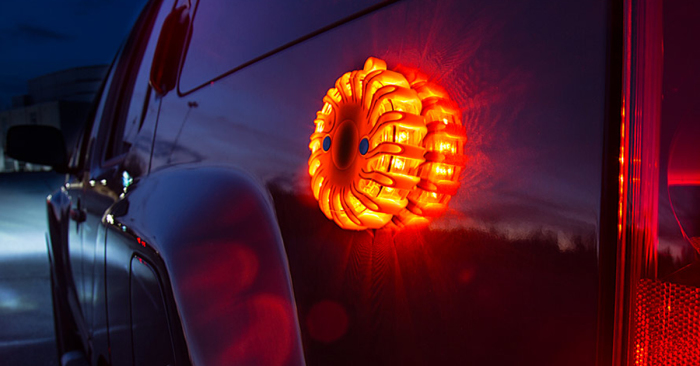 SL159 LED Road Flare – удобный и практичный источник света. /Фото: lifed.com
