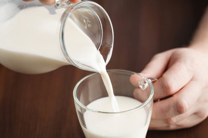 Молоко полезное, оно необходимо взрослым и детям. /Фото: rd.com.