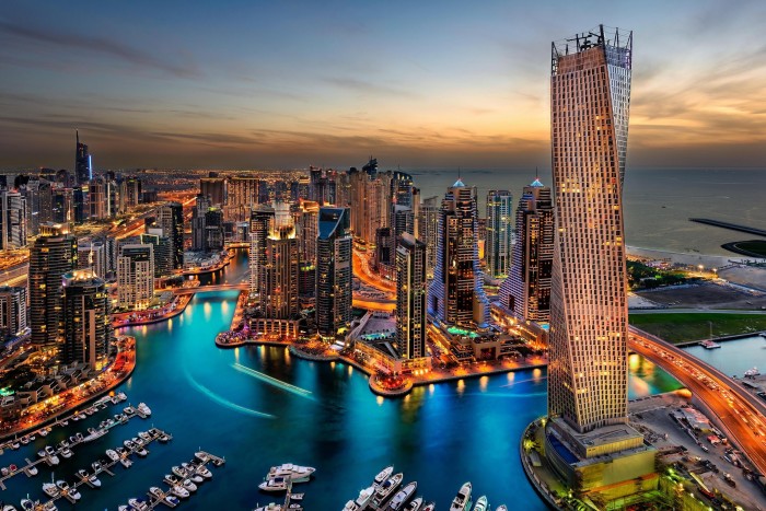 Современный Дубай, в котором мечтают отдохнуть многие туристы. /Фото: media-exp1.licdn.com