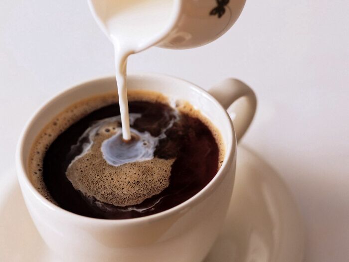 Чтобы обеспечить превосходный результат качества кафе, нужно и молоко правильно выбирать. /Фото: images.wallpaperscraft.com