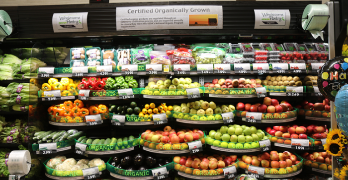 Органические продукты производят в основном агрохолдинги, а не мелкие фермеры. /Фото: supermarketnews.com