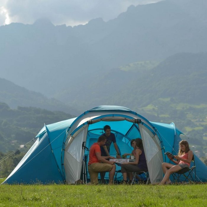 Палатка Quechua Arpenaz¬ Family – отличное решение для большой компании. /Фото: images-na.ssl-images-amazon.com