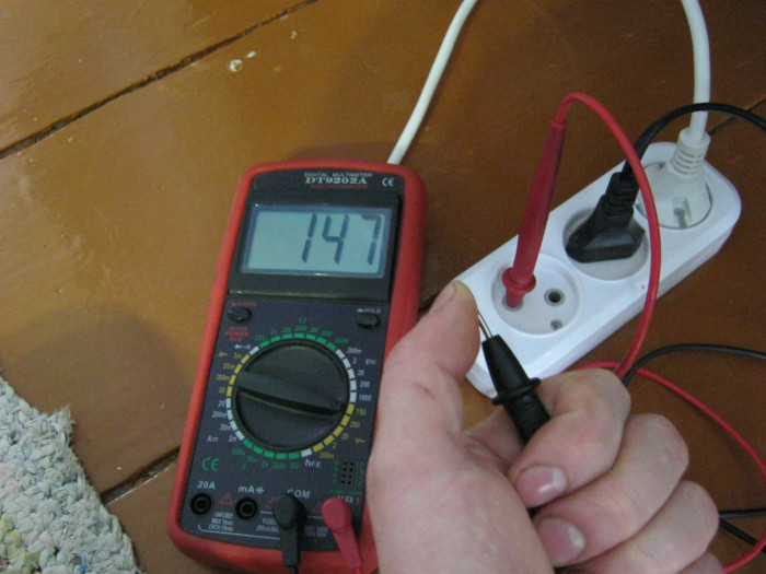 Регулярная проверка электричества просто необходима в своем доме и на даче. /Фото: ruselectronic.com
