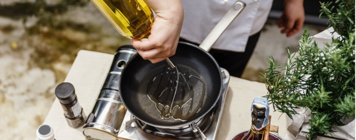 Профессиональные повара никогда не будут экономить на качественной посуде. Может в этом их секрет? /Фото: cdn3.i-scmp.com