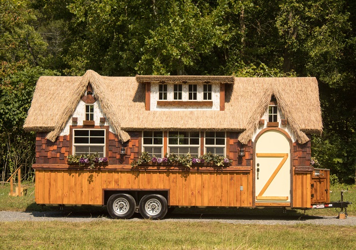 Колоритный крошечный дом построен из экологически чистых материалов (Highland Tiny House, США). | Фото: tinyhousetown.net.