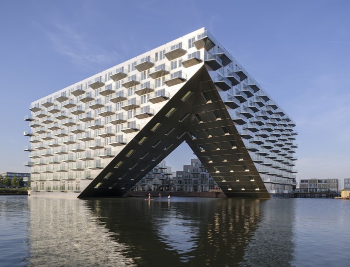  Многофункциональный комплекс Sluishuis –самодостаточный архитектурный объект с нулевым выбросом углерода. (Амстердам, Нидерланды). | Фото: barcodearchitects.com.