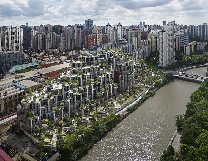 В Шанхае построена восточная часть торгового центра «1000 деревьев», идеально вписывающаяся в прибрежный ландшафт реки (Китай). | Фото: newatlas.com.