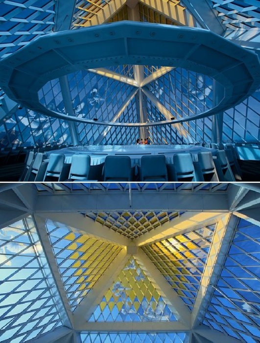 Главный зал заседаний находится прямо под самой вершиной пирамиды (Дворец мира и согласия, Астана).