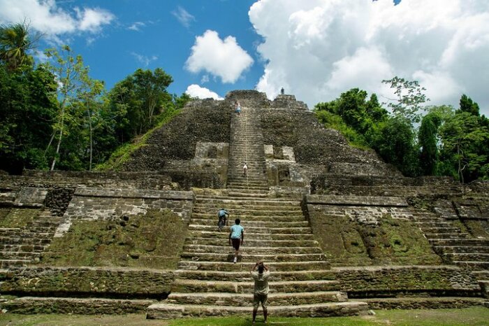 Древний город майя в 2022 году внесли в Список Всемирного наследия ЮНЕСКО (Lamanai, Белиз). | Фото: cn.tripadvisor.com.
