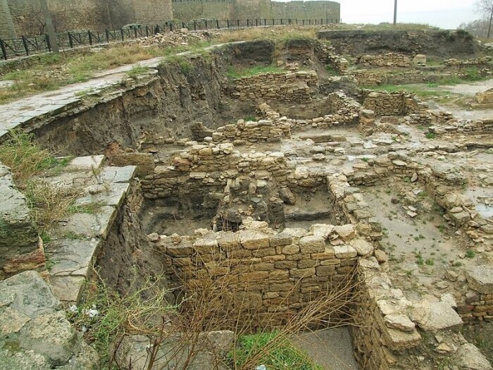 Руны античного города Тира, разрушенного еще до нашей эры. | Фото: ru.wikipedia.org.