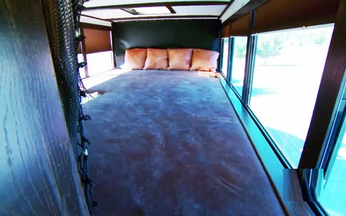 Игровая комната для детворы и дополнительный лаундж для взрослых (The Aspen).