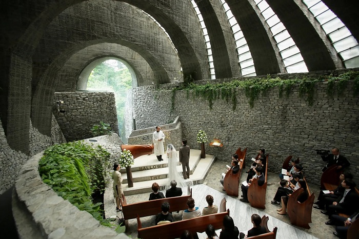 Церковь Учимура Канзо стала местом проведения свадебных церемоний и не только последователей японского движения нетрич (Нагано, Япония). | Фото: pemilihanarah.blogspot.com.