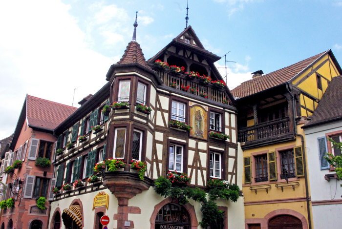 Знаменитая кондитерская, построенная еще в XVI веке и существующая до сих пор (Кайзерсберг, Франция). | Фото: commons.wikimedia.org.