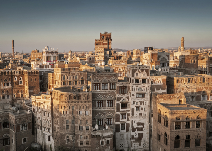 Старый город Сана может похвастаться колоритными глиняными небоскребами (Йемен). | Фото:  en.tripadvisor.com.hk.