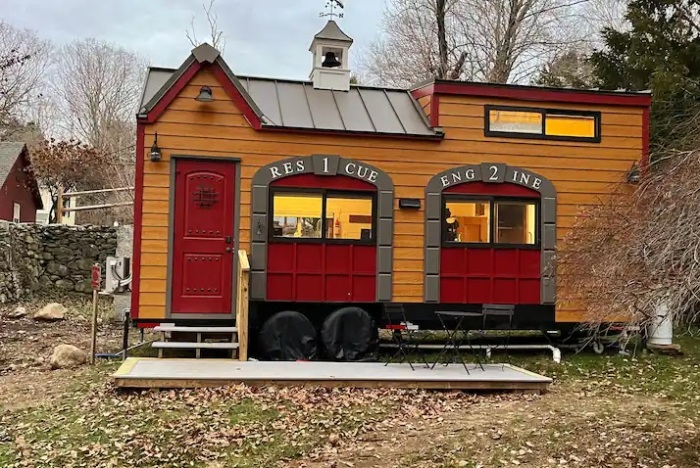 Вот таким  колоритным получился домик (Firehouse, США). | Фото: tinyhousetalk.com.