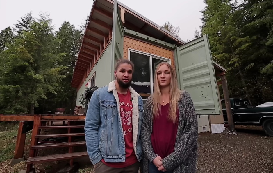 Пэйтон и Мэтт превратили грузовой контейнер в семейное гнездышко.