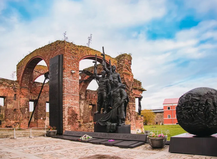 Защитникам Шлиссельбургской крепости посвящен мемориальный комплекс, открытие которого состоялось 9 мая 1985 г. | Фото: peterburg.guide.