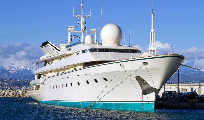 Суперяхта принца Аль-Валида долгое время была самой большой яхтой в мире (Kingdom 5KR). | Фото: thegentlemansjournal.com.