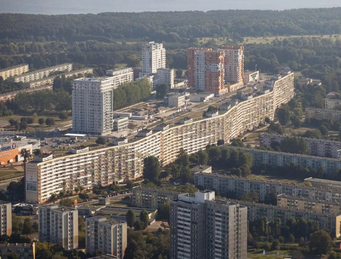 11-этажное жилое здание 860-метровой длины было построено между 1970 и 1973 годами (Falowiec, Гданьск). | Фото: national-geographic.pl.