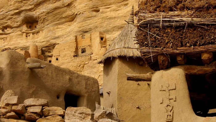 Нужно быть скалолазом, чтобы добраться до некоторых хранилищ. | Фото: worldheritagesite.org.