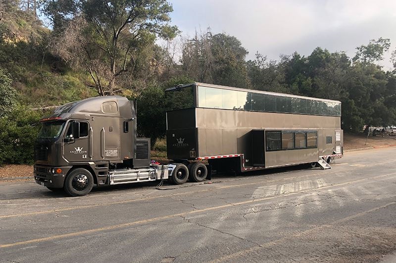 Off Script – одна из самых больших моделей каравана от Anderson Mobile Estates. Off Script – одна из самых больших моделей каравана от Anderson Mobile Estates.