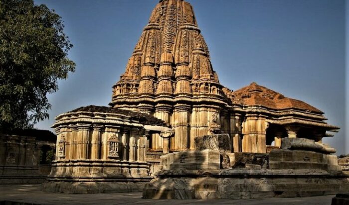 Впечатляющие остатки храмового комплекса, построенного в X-XI веках (Sas Bahu Temple, Удайпур). | Фото: myudaipurcity.com.